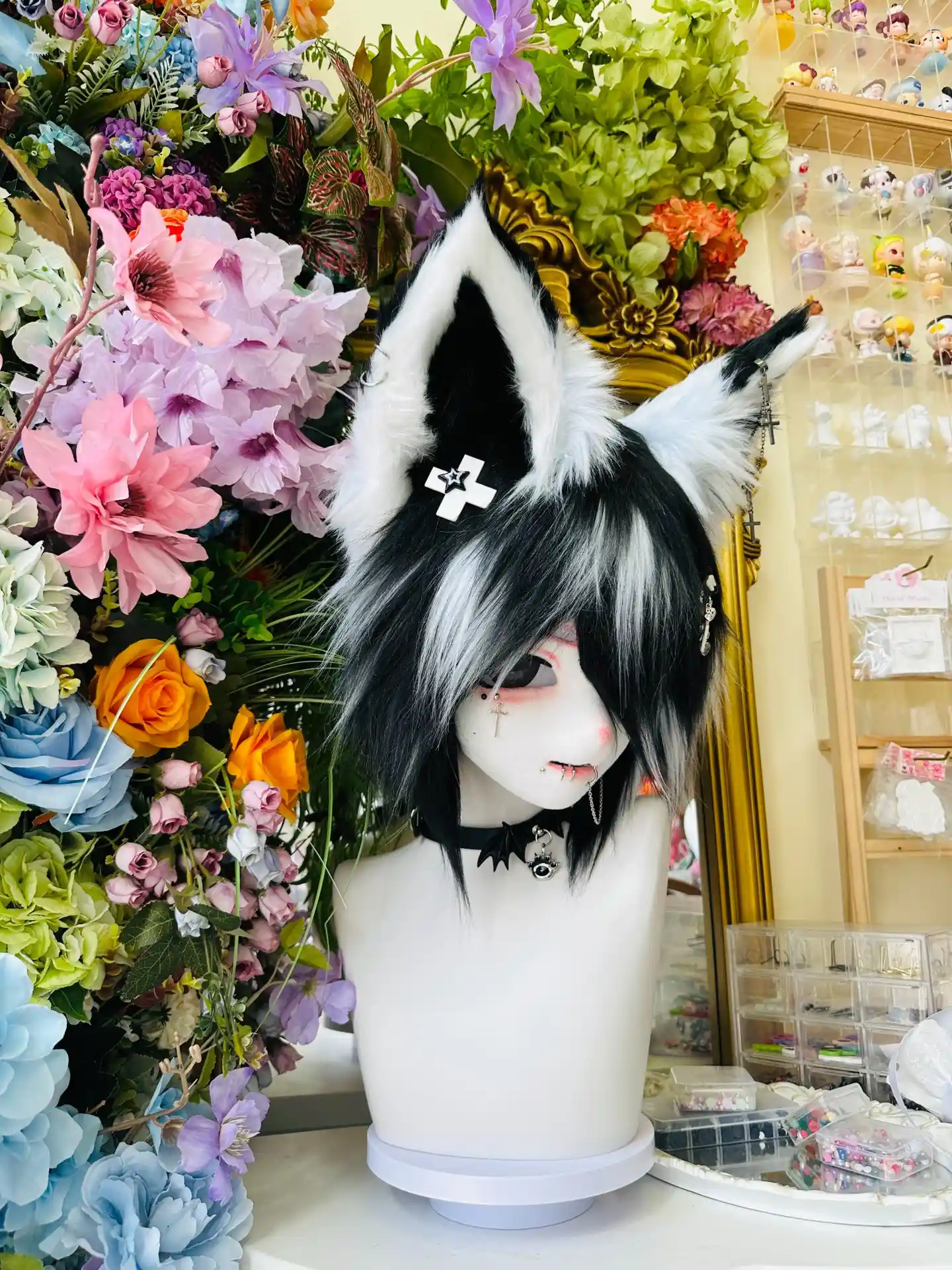 Fursuit Head – Ashbound Gothic Kemono (Black & White) (1)