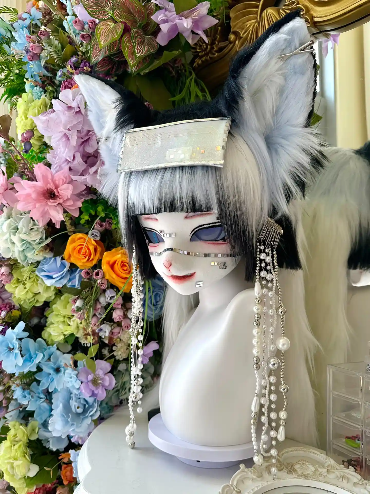 Fursuit Head – Silver Veil Elegant Kemono (Black & White)